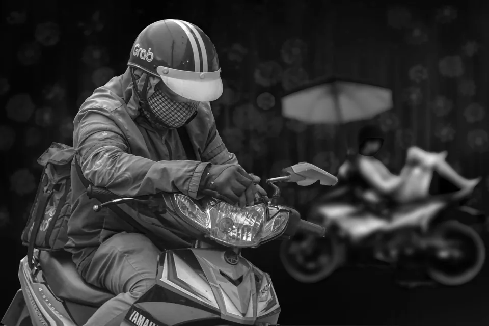 Xe đỗ sẵn trước cửa